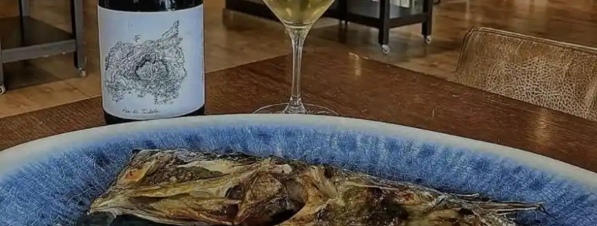 Vi Pla de Tudela, d'Anna Espelt, i Gall de Sant Pere a la brasa de Les Corones.