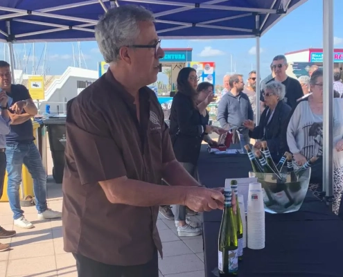 El propietari de Les Corones, Pere Miquel Carreras, va ser a la sonsada popular feta aquest diumenge a l'Estartit en el marc de les Jornades Gastronòmiques del Sonso